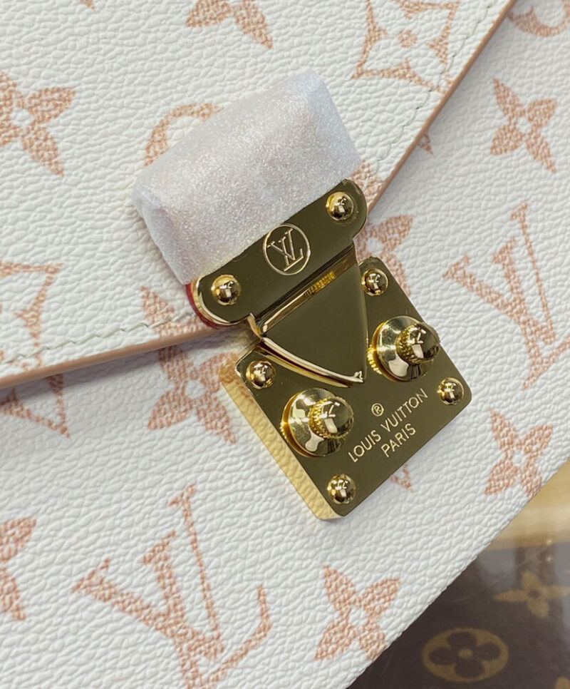 Louis Vuitton Pochette Metis East West M46914 Cream
